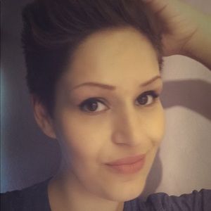 Meet your Posher, Casey